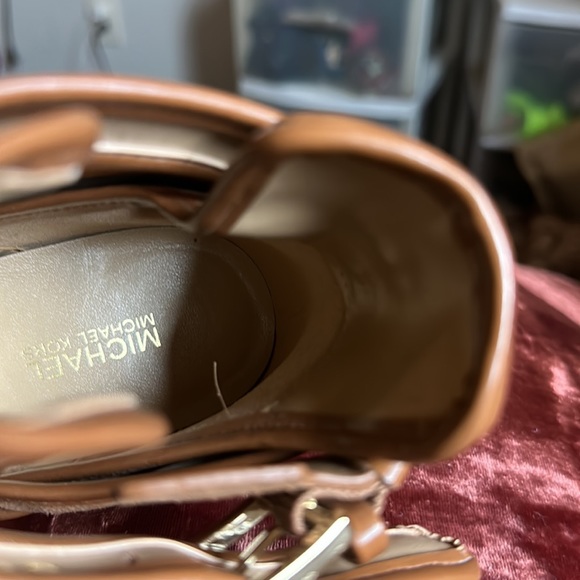 Booths - Picture 2 of 4